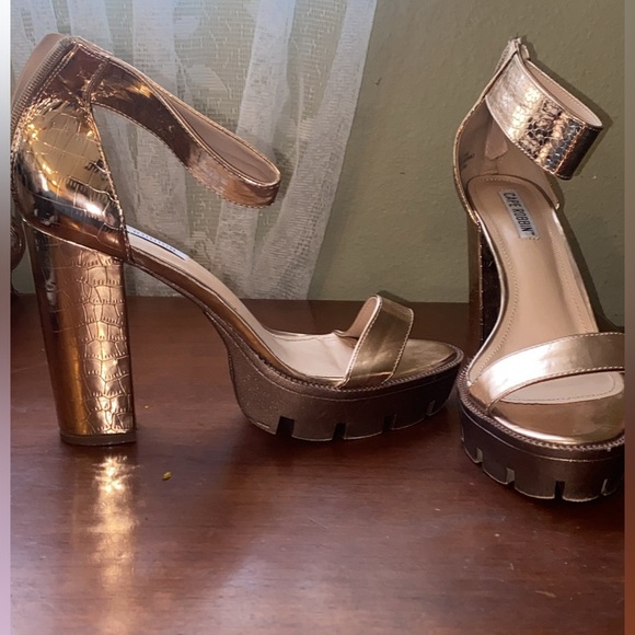Cape Robbin Gold Chrome Platform Heels - Picture 4 of 7